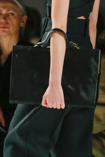 Look 25